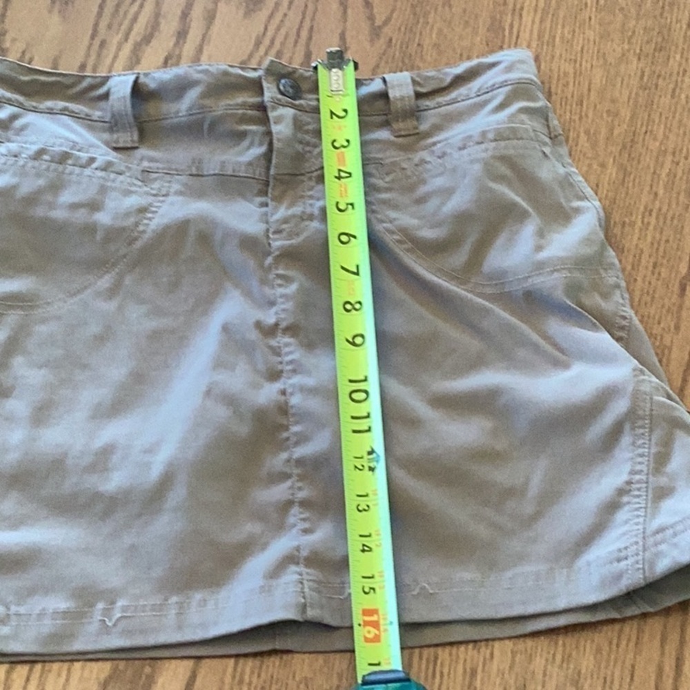 Athleta khaki golf, tennis, hiking skort. Women’s size 6 - Picture 7 of 16
